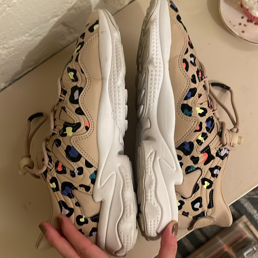 Adidas Ozweego Women’s Sneaker - Picture 7 of 9